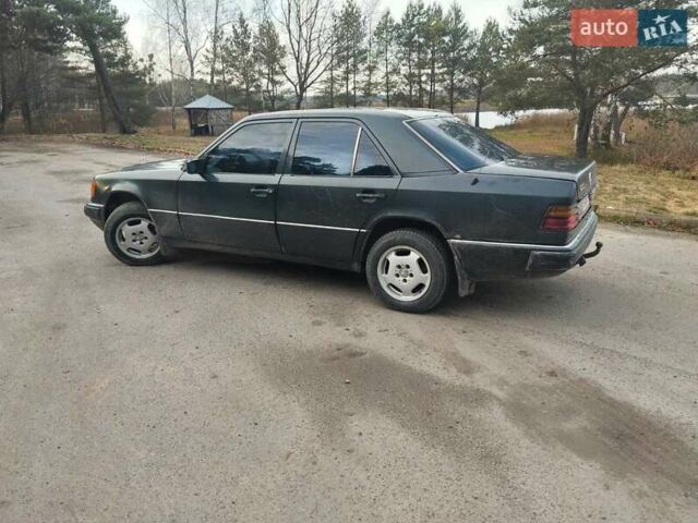 Черный Мерседес Е-Класс, объемом двигателя 2.5 л и пробегом 460 тыс. км за 2500 $, фото 6 на Automoto.ua