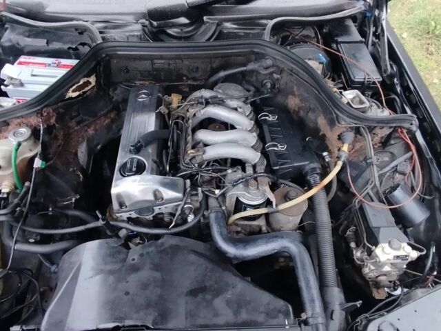 Черный Мерседес Е-Класс, объемом двигателя 2 л и пробегом 400 тыс. км за 2350 $, фото 8 на Automoto.ua