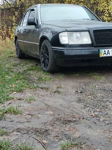 Черный Мерседес Е-Класс, объемом двигателя 2 л и пробегом 400 тыс. км за 2365 $, фото 2 на Automoto.ua