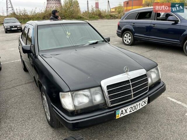 Черный Мерседес Е-Класс, объемом двигателя 2.3 л и пробегом 463 тыс. км за 2000 $, фото 1 на Automoto.ua