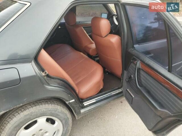 Черный Мерседес Е-Класс, объемом двигателя 2.5 л и пробегом 460 тыс. км за 2500 $, фото 10 на Automoto.ua