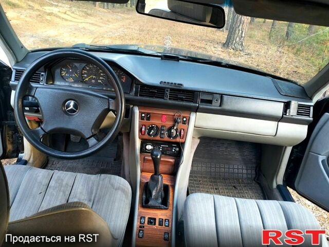 Черный Мерседес Е-Класс, объемом двигателя 2.3 л и пробегом 0 тыс. км за 1700 $, фото 8 на Automoto.ua