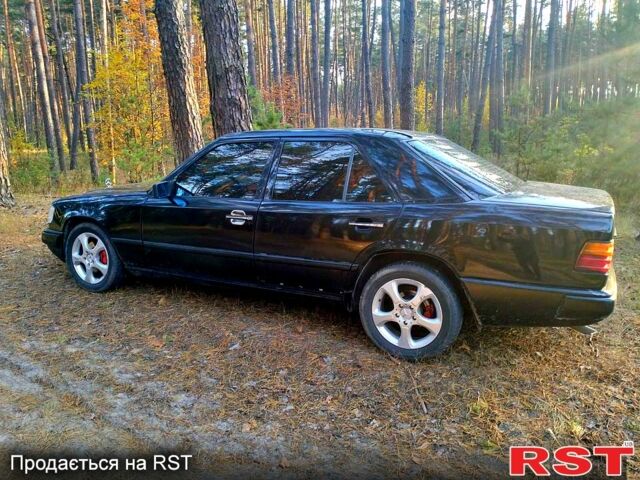 Черный Мерседес Е-Класс, объемом двигателя 2.3 л и пробегом 0 тыс. км за 1700 $, фото 6 на Automoto.ua