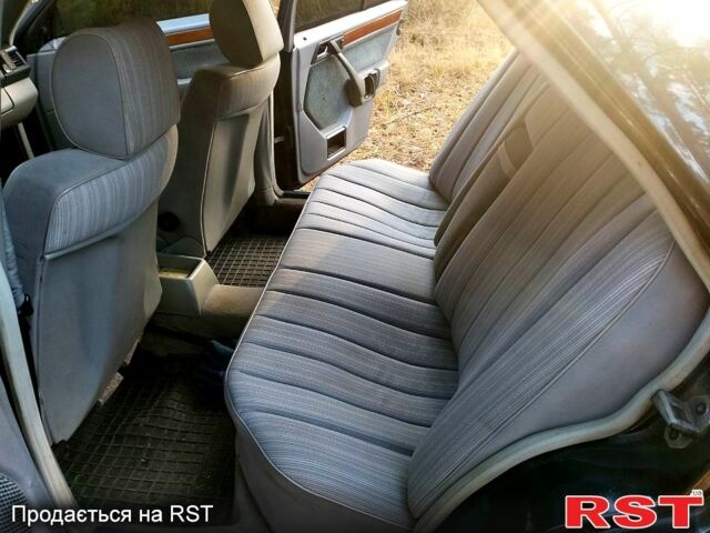 Черный Мерседес Е-Класс, объемом двигателя 2.3 л и пробегом 0 тыс. км за 1700 $, фото 10 на Automoto.ua