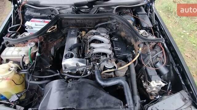 Черный Мерседес Е-Класс, объемом двигателя 2 л и пробегом 400 тыс. км за 2365 $, фото 7 на Automoto.ua