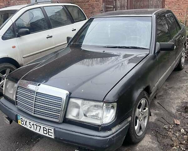 Черный Мерседес Е-Класс, объемом двигателя 0 л и пробегом 700 тыс. км за 1200 $, фото 5 на Automoto.ua