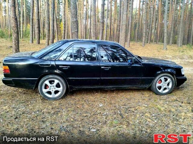 Черный Мерседес Е-Класс, объемом двигателя 2.3 л и пробегом 0 тыс. км за 1700 $, фото 7 на Automoto.ua