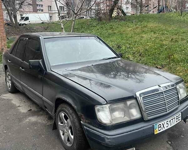 Черный Мерседес Е-Класс, объемом двигателя 0 л и пробегом 700 тыс. км за 1200 $, фото 2 на Automoto.ua