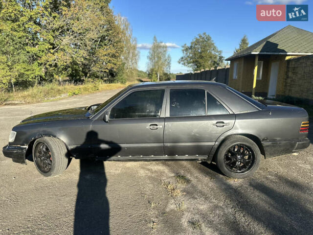 Чорний Мерседес Е-Клас, об'ємом двигуна 2.6 л та пробігом 450 тис. км за 2500 $, фото 2 на Automoto.ua