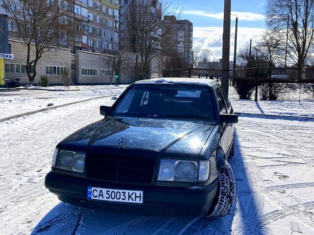 Чорний Мерседес Е-Клас, об'ємом двигуна 2.3 л та пробігом 230 тис. км за 2200 $, фото 1 на Automoto.ua