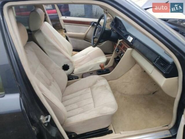 Черный Мерседес Е-Класс, объемом двигателя 2.3 л и пробегом 123 тыс. км за 1000 $, фото 12 на Automoto.ua