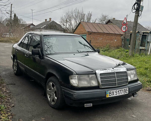 Черный Мерседес Е-Класс, объемом двигателя 2.3 л и пробегом 218 тыс. км за 1350 $, фото 2 на Automoto.ua