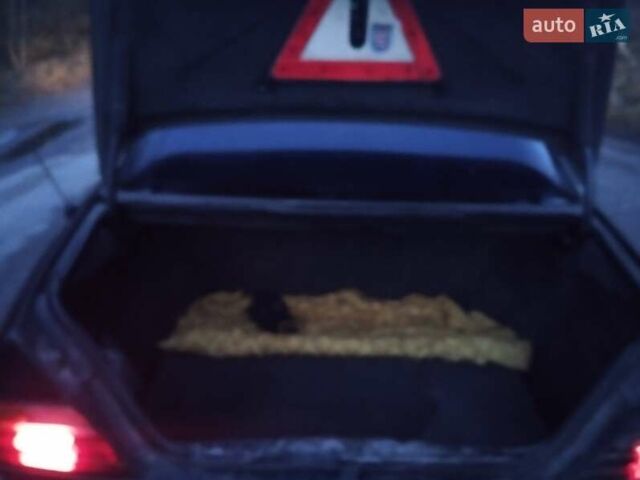 Черный Мерседес Е-Класс, объемом двигателя 2.5 л и пробегом 460 тыс. км за 2500 $, фото 7 на Automoto.ua