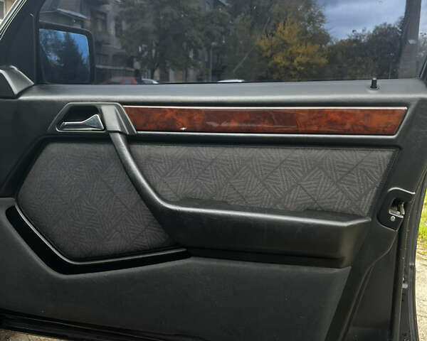 Чорний Мерседес Е-Клас, об'ємом двигуна 2 л та пробігом 458 тис. км за 4500 $, фото 18 на Automoto.ua