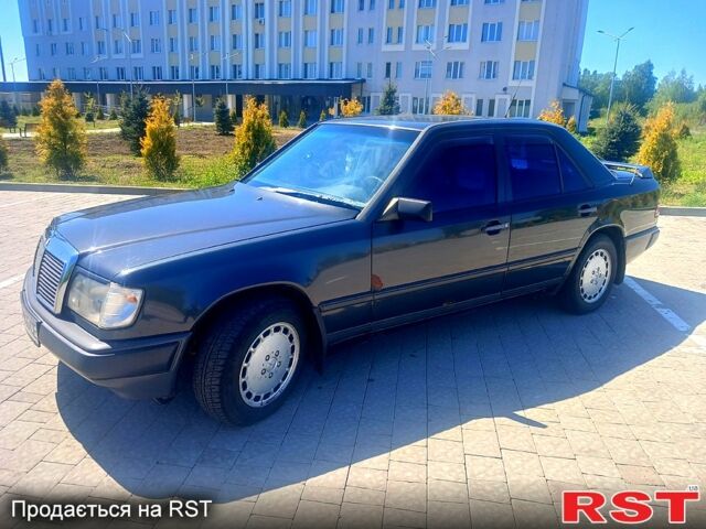 Чорний Мерседес Е-Клас, об'ємом двигуна 2.3 л та пробігом 378 тис. км за 1800 $, фото 3 на Automoto.ua