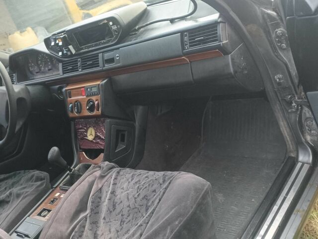 Чорний Мерседес Е-Клас, об'ємом двигуна 2.3 л та пробігом 170 тис. км за 1000 $, фото 11 на Automoto.ua