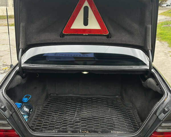 Чорний Мерседес Е-Клас, об'ємом двигуна 2 л та пробігом 458 тис. км за 4500 $, фото 10 на Automoto.ua