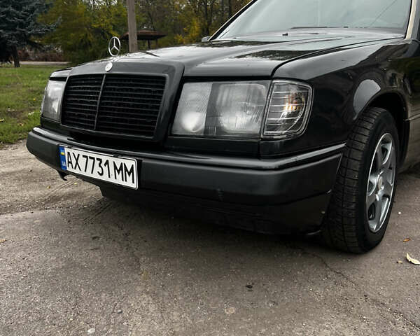 Чорний Мерседес Е-Клас, об'ємом двигуна 2 л та пробігом 458 тис. км за 4500 $, фото 2 на Automoto.ua