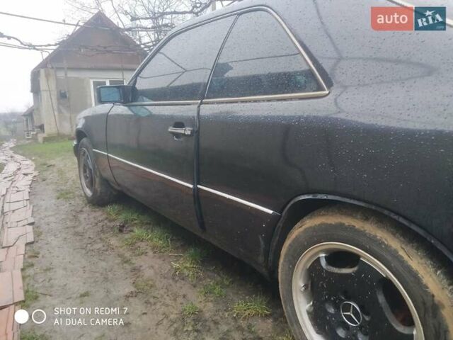 Черный Мерседес Е-Класс, объемом двигателя 3 л и пробегом 275 тыс. км за 2700 $, фото 4 на Automoto.ua