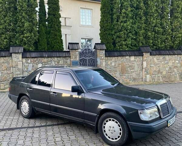 Черный Мерседес Е-Класс, объемом двигателя 2.3 л и пробегом 378 тыс. км за 1700 $, фото 3 на Automoto.ua