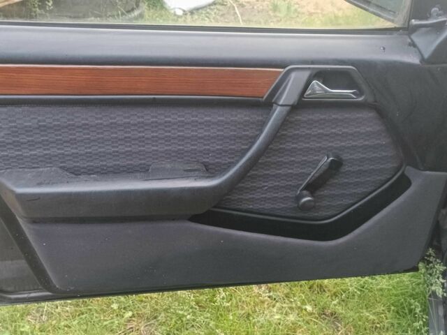 Чорний Мерседес Е-Клас, об'ємом двигуна 2.3 л та пробігом 170 тис. км за 1000 $, фото 12 на Automoto.ua