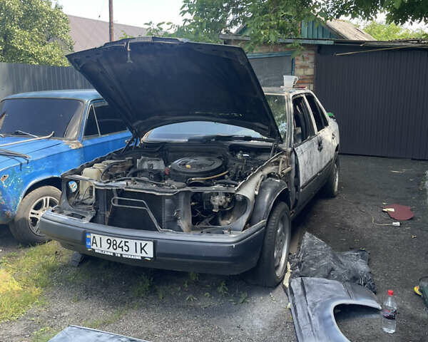 Черный Мерседес Е-Класс, объемом двигателя 2.55 л и пробегом 530 тыс. км за 2500 $, фото 10 на Automoto.ua