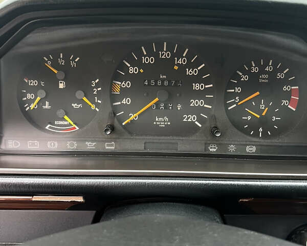 Чорний Мерседес Е-Клас, об'ємом двигуна 2 л та пробігом 458 тис. км за 4500 $, фото 19 на Automoto.ua