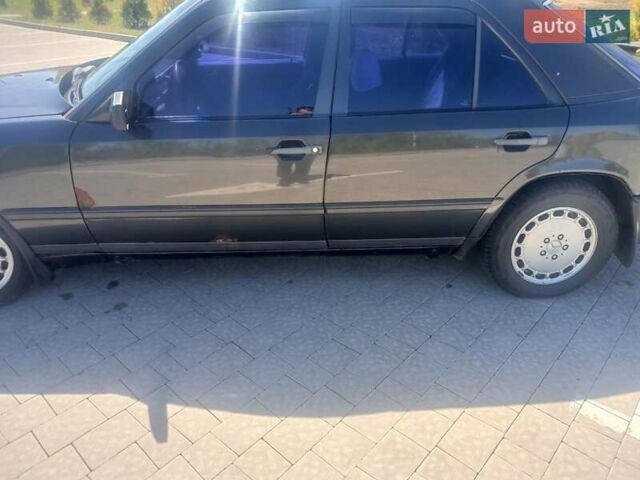 Черный Мерседес Е-Класс, объемом двигателя 2.3 л и пробегом 378 тыс. км за 1800 $, фото 4 на Automoto.ua