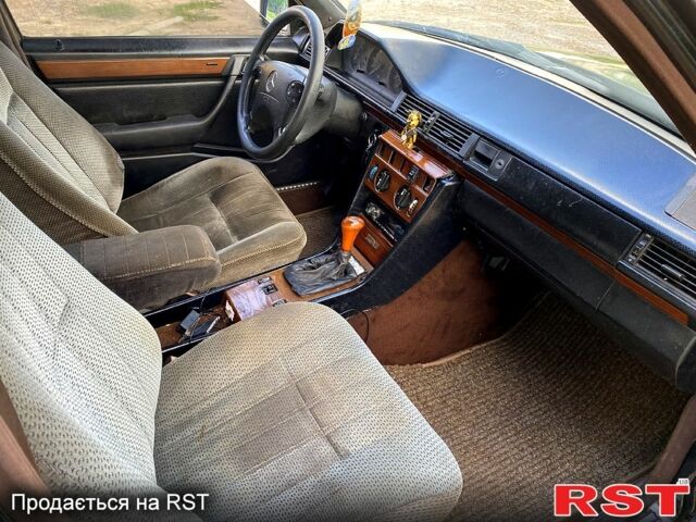 Чорний Мерседес Е-Клас, об'ємом двигуна 2.3 л та пробігом 200 тис. км за 1450 $, фото 6 на Automoto.ua