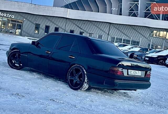 Чорний Мерседес Е-Клас, об'ємом двигуна 3 л та пробігом 387 тис. км за 5100 $, фото 18 на Automoto.ua