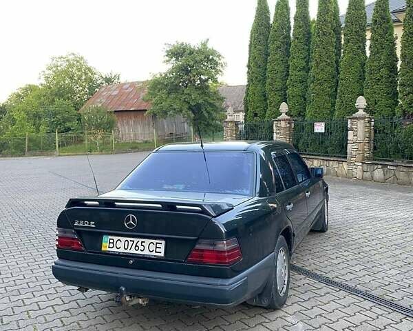 Черный Мерседес Е-Класс, объемом двигателя 2.3 л и пробегом 378 тыс. км за 1700 $, фото 9 на Automoto.ua