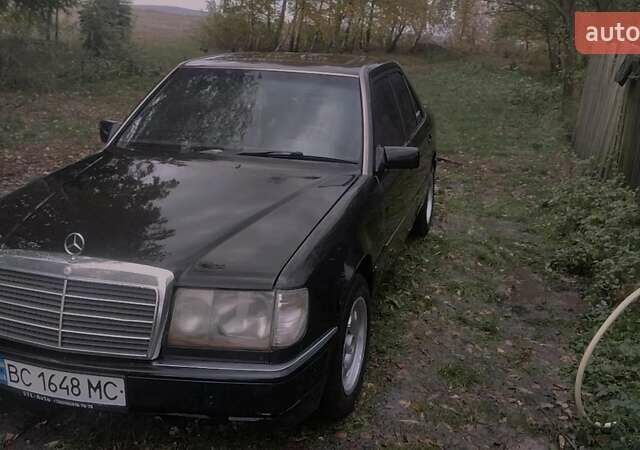 Черный Мерседес Е-Класс, объемом двигателя 2.5 л и пробегом 300 тыс. км за 2600 $, фото 8 на Automoto.ua