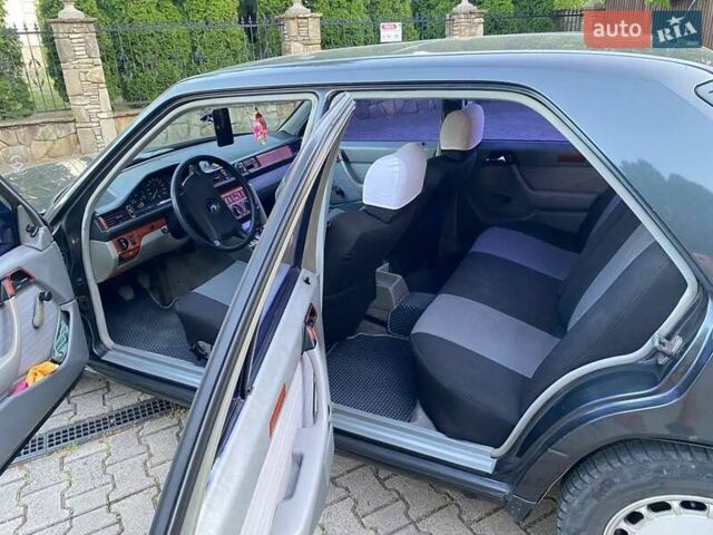 Черный Мерседес Е-Класс, объемом двигателя 2.3 л и пробегом 378 тыс. км за 1700 $, фото 4 на Automoto.ua