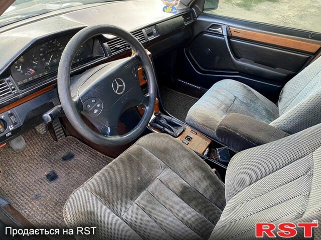 Чорний Мерседес Е-Клас, об'ємом двигуна 2.3 л та пробігом 200 тис. км за 1450 $, фото 8 на Automoto.ua