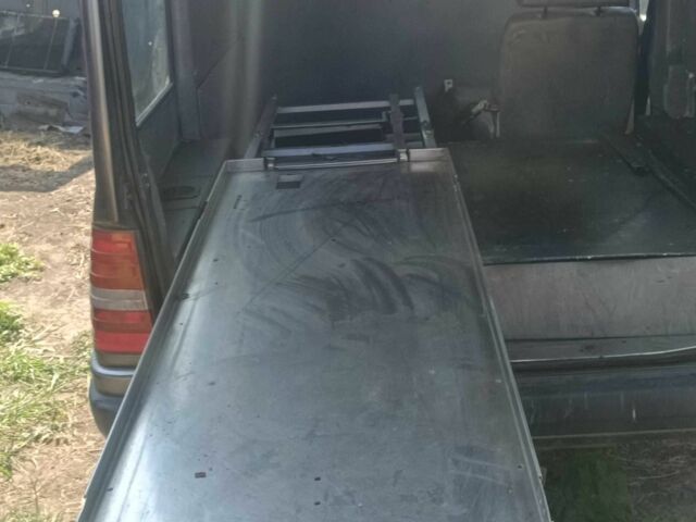 Чорний Мерседес Е-Клас, об'ємом двигуна 2.3 л та пробігом 170 тис. км за 1000 $, фото 20 на Automoto.ua