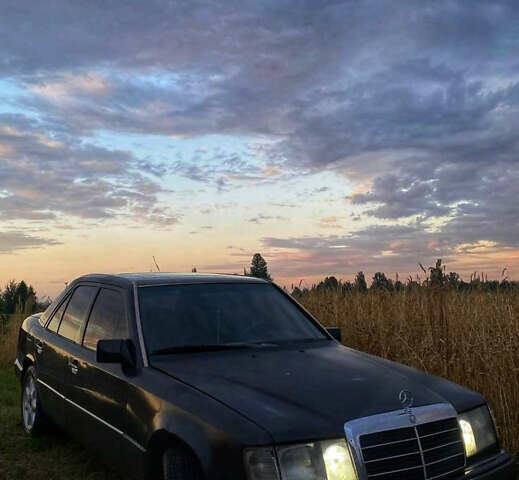 Черный Мерседес Е-Класс, объемом двигателя 2 л и пробегом 53 тыс. км за 2300 $, фото 1 на Automoto.ua