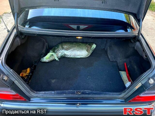 Черный Мерседес Е-Класс, объемом двигателя 2.3 л и пробегом 290 тыс. км за 2500 $, фото 13 на Automoto.ua