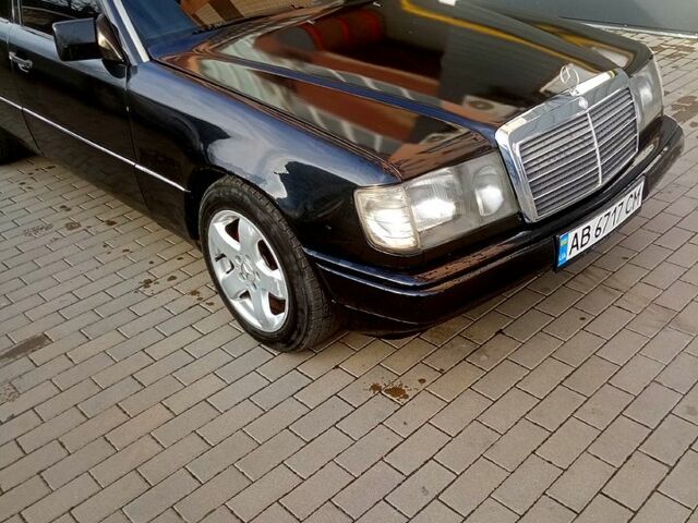 Черный Мерседес Е-Класс, объемом двигателя 2.6 л и пробегом 410 тыс. км за 2000 $, фото 5 на Automoto.ua