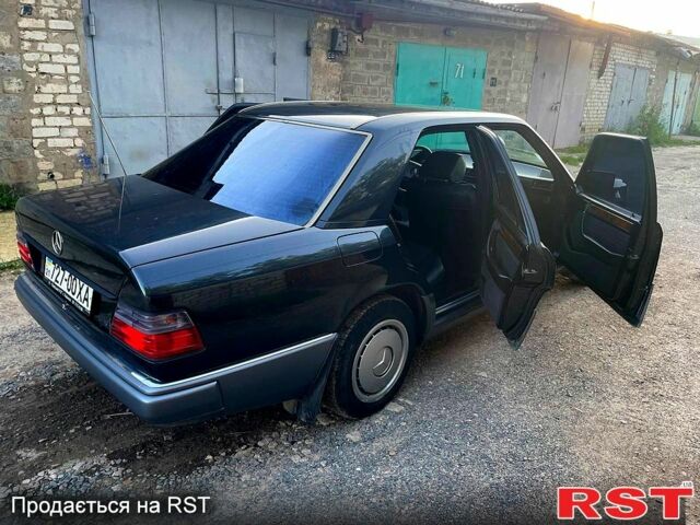 Черный Мерседес Е-Класс, объемом двигателя 2.3 л и пробегом 290 тыс. км за 2500 $, фото 7 на Automoto.ua