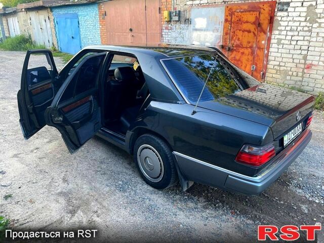 Черный Мерседес Е-Класс, объемом двигателя 2.3 л и пробегом 290 тыс. км за 2500 $, фото 6 на Automoto.ua