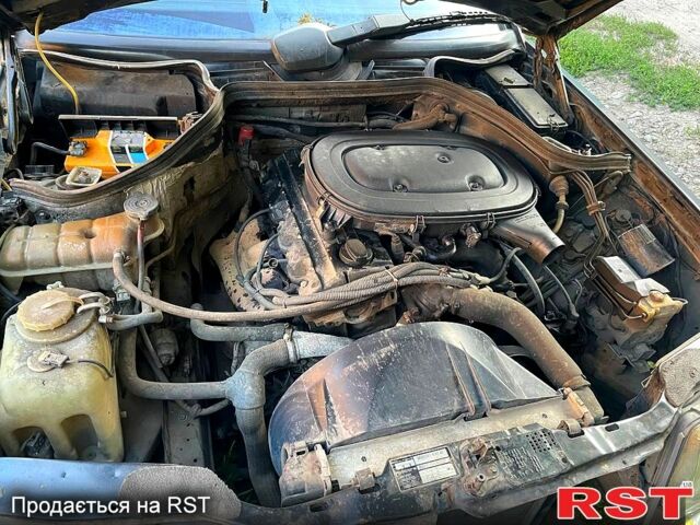 Черный Мерседес Е-Класс, объемом двигателя 2.3 л и пробегом 290 тыс. км за 2500 $, фото 12 на Automoto.ua