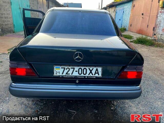 Черный Мерседес Е-Класс, объемом двигателя 2.3 л и пробегом 290 тыс. км за 2500 $, фото 5 на Automoto.ua