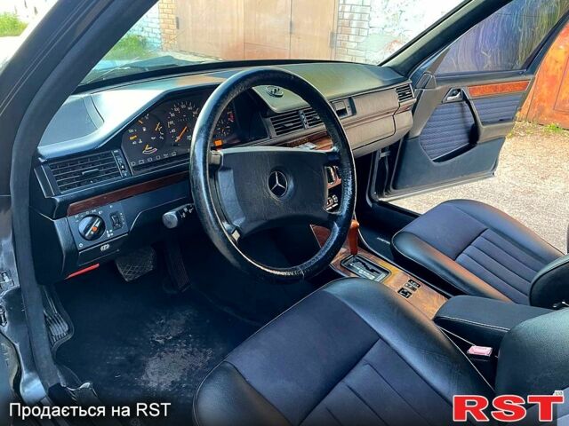 Черный Мерседес Е-Класс, объемом двигателя 2.3 л и пробегом 290 тыс. км за 2500 $, фото 11 на Automoto.ua