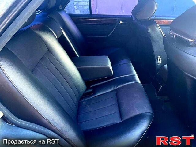 Черный Мерседес Е-Класс, объемом двигателя 2.3 л и пробегом 290 тыс. км за 2500 $, фото 8 на Automoto.ua