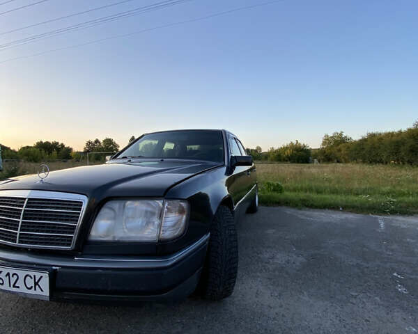 Черный Мерседес Е-Класс, объемом двигателя 2.8 л и пробегом 450 тыс. км за 2500 $, фото 2 на Automoto.ua