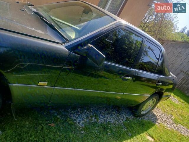 Черный Мерседес Е-Класс, объемом двигателя 2 л и пробегом 250 тыс. км за 1800 $, фото 12 на Automoto.ua