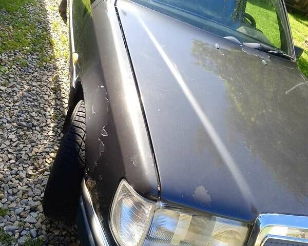 Черный Мерседес Е-Класс, объемом двигателя 2 л и пробегом 250 тыс. км за 1800 $, фото 13 на Automoto.ua