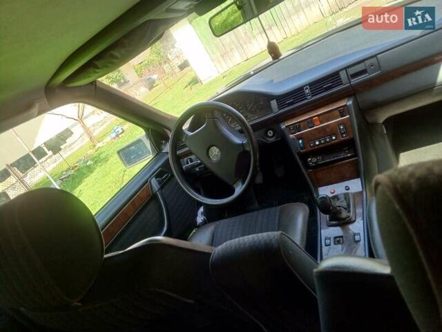 Черный Мерседес Е-Класс, объемом двигателя 2 л и пробегом 250 тыс. км за 1800 $, фото 7 на Automoto.ua