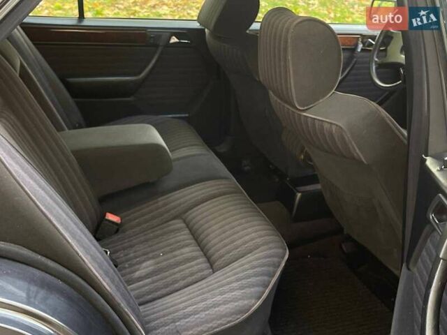 Черный Мерседес Е-Класс, объемом двигателя 2.3 л и пробегом 346 тыс. км за 2799 $, фото 15 на Automoto.ua