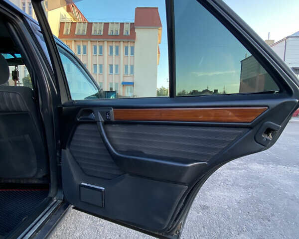 Черный Мерседес Е-Класс, объемом двигателя 2.8 л и пробегом 450 тыс. км за 2500 $, фото 9 на Automoto.ua